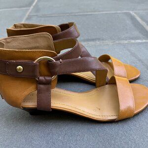 Nine West NW7HERANIA Neutral Womens Cross Buckle Strap Sandals LEATHER Size 8M